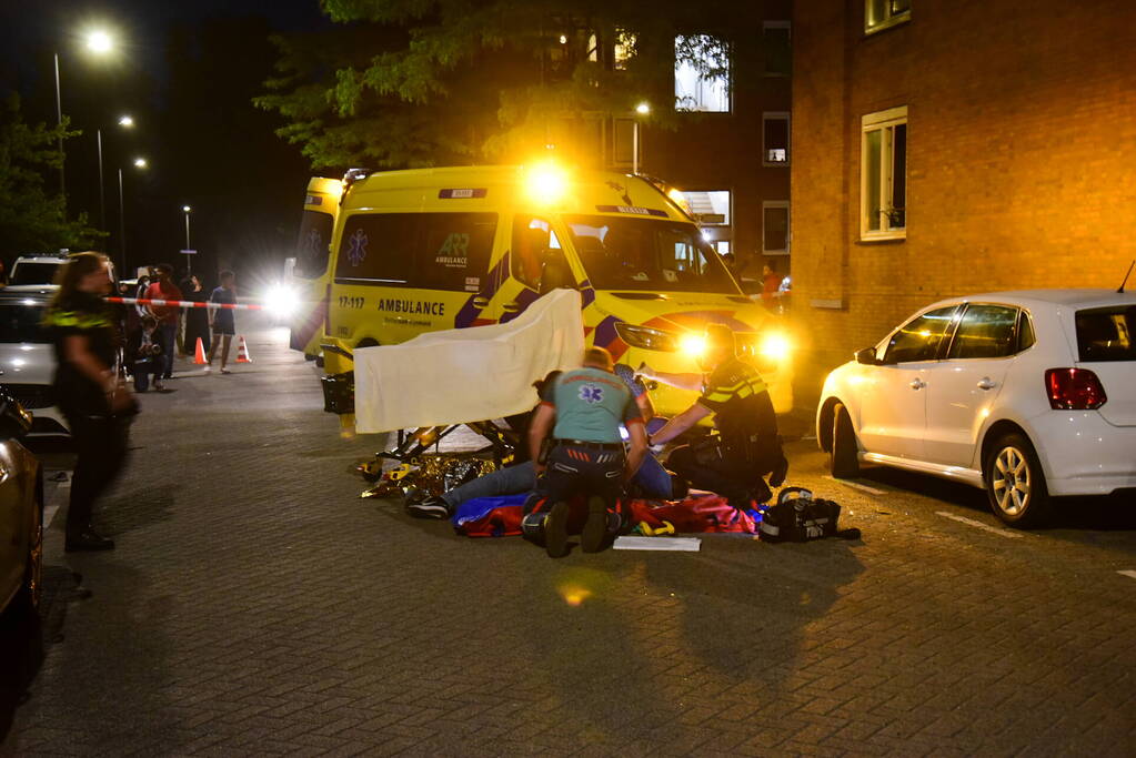 Man gewond bij aanrijding Auto rijdt door