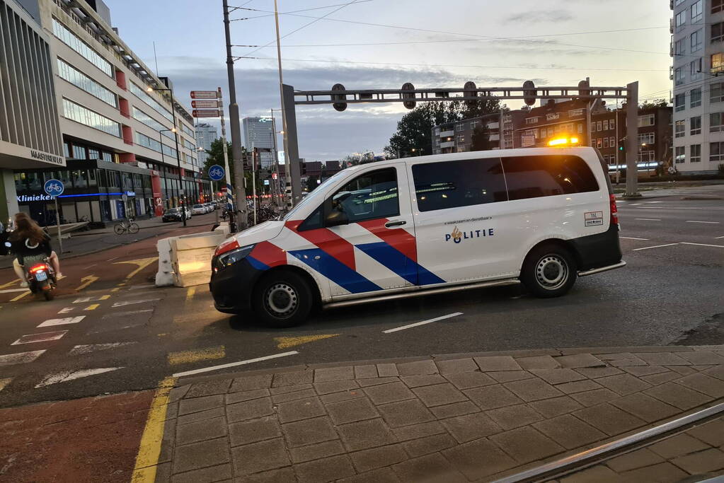 Motorrijder veroorzaakt ongeluk en rijdt ervandoor