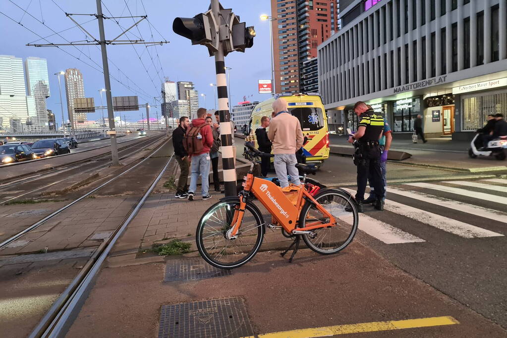 Motorrijder veroorzaakt ongeluk en rijdt ervandoor