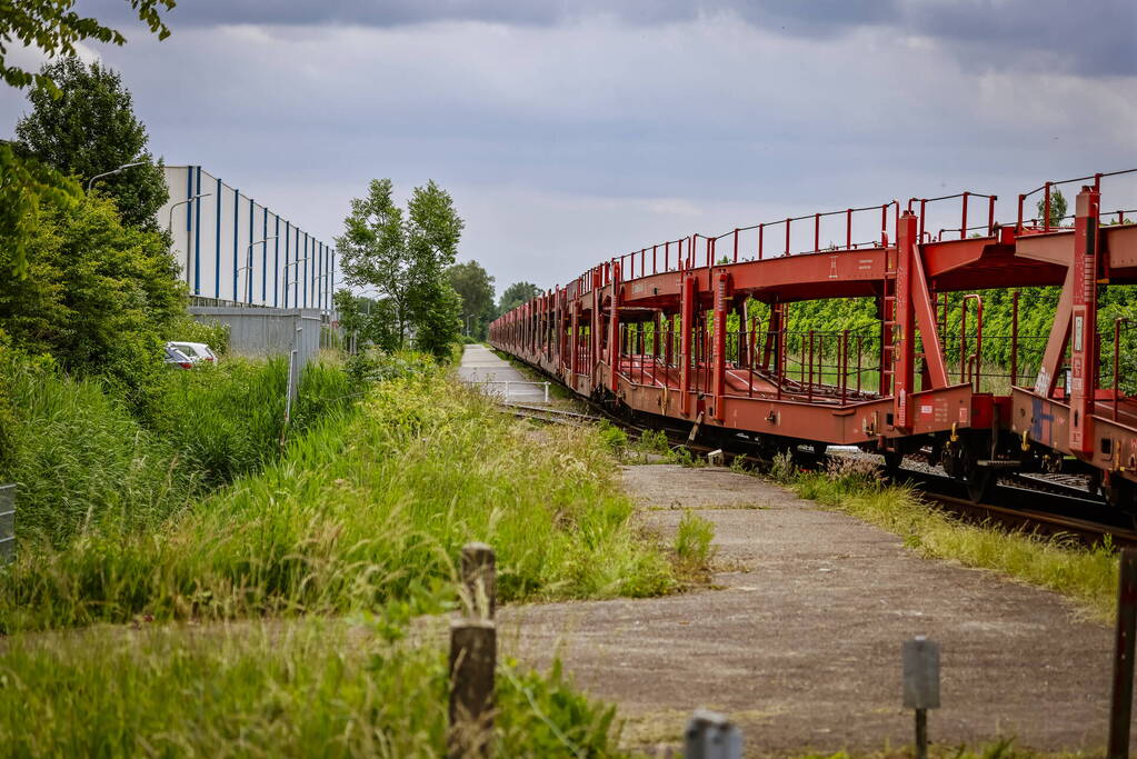 Lege goederentrein rijdt over beschadigd spoor Ponlijn