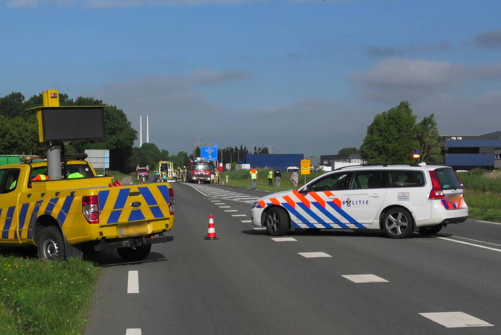 Weg afgesloten na dodelijk verkeersongeval