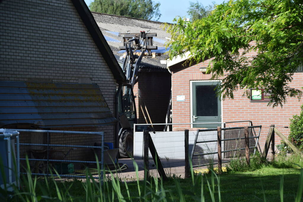 Persoon ernstig gewond na val van dak