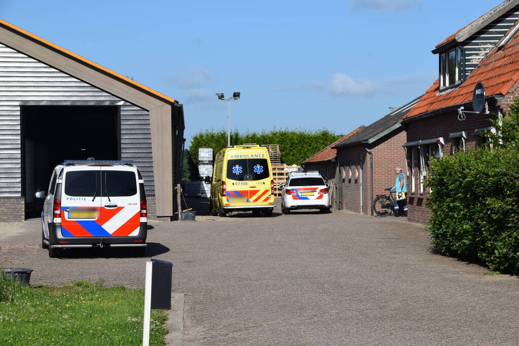 Persoon ernstig gewond na val van dak