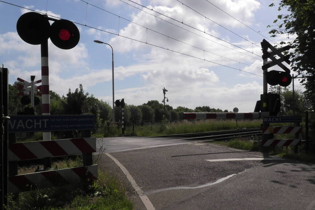 Gevaarlijke situatie door defecte spoorwegovergang