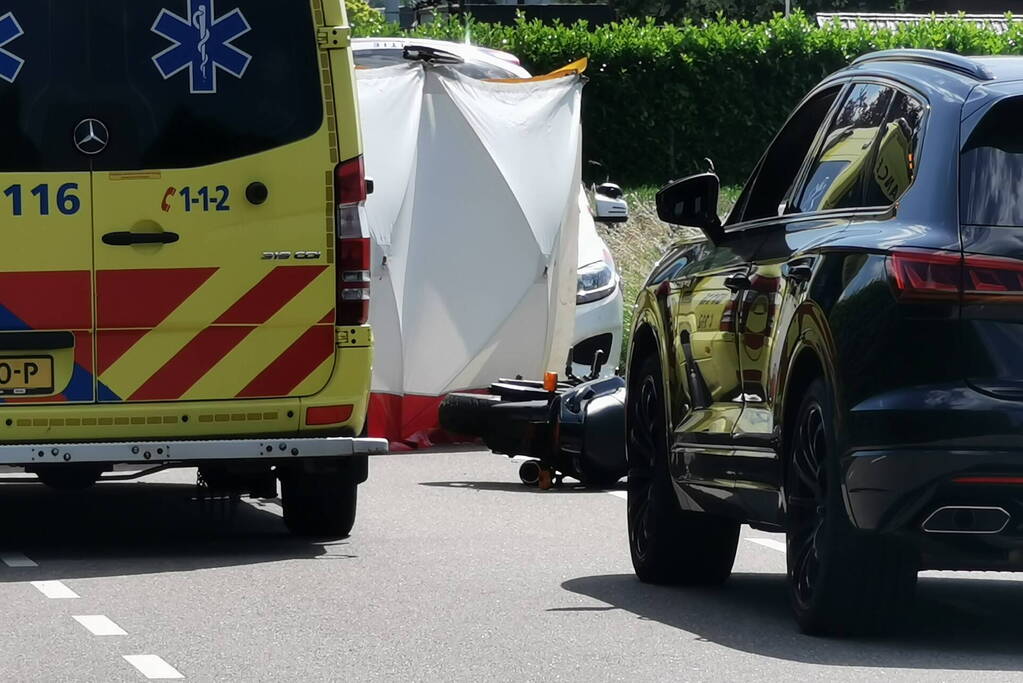 Motorrijder overleden bij botsing met auto