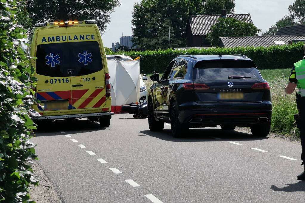 Motorrijder overleden bij botsing met auto