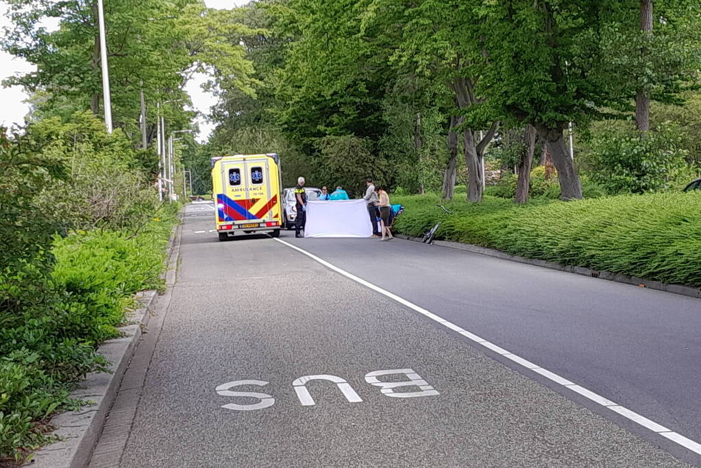 Motorrijder slaat over de kop