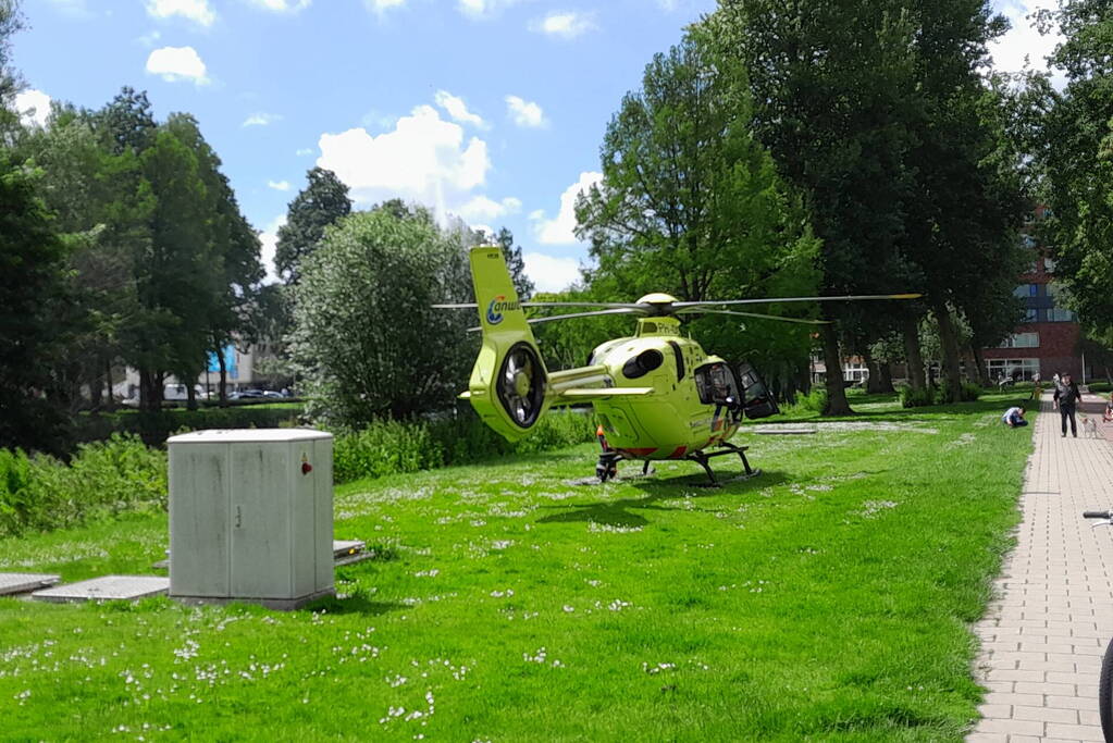Motorrijder slaat over de kop