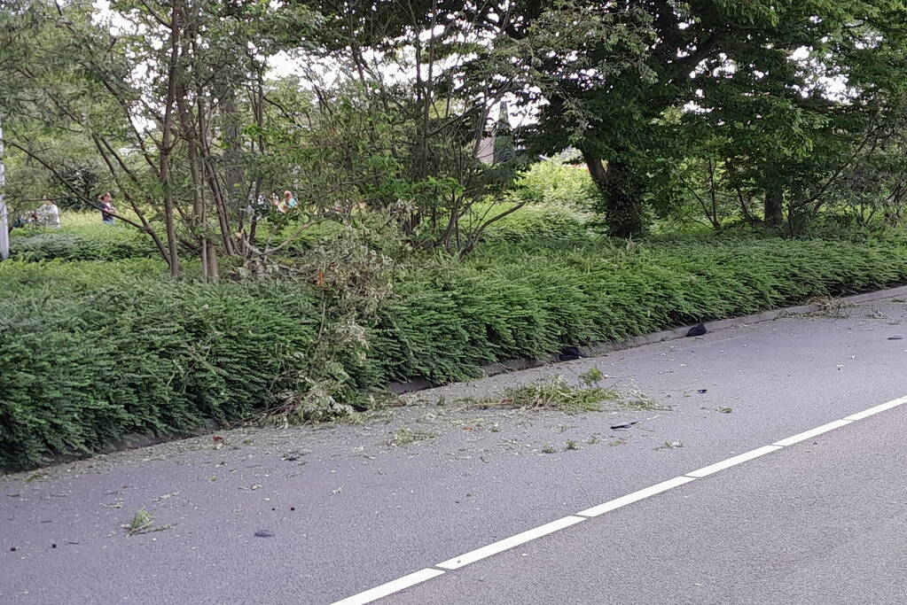 Motorrijder slaat over de kop