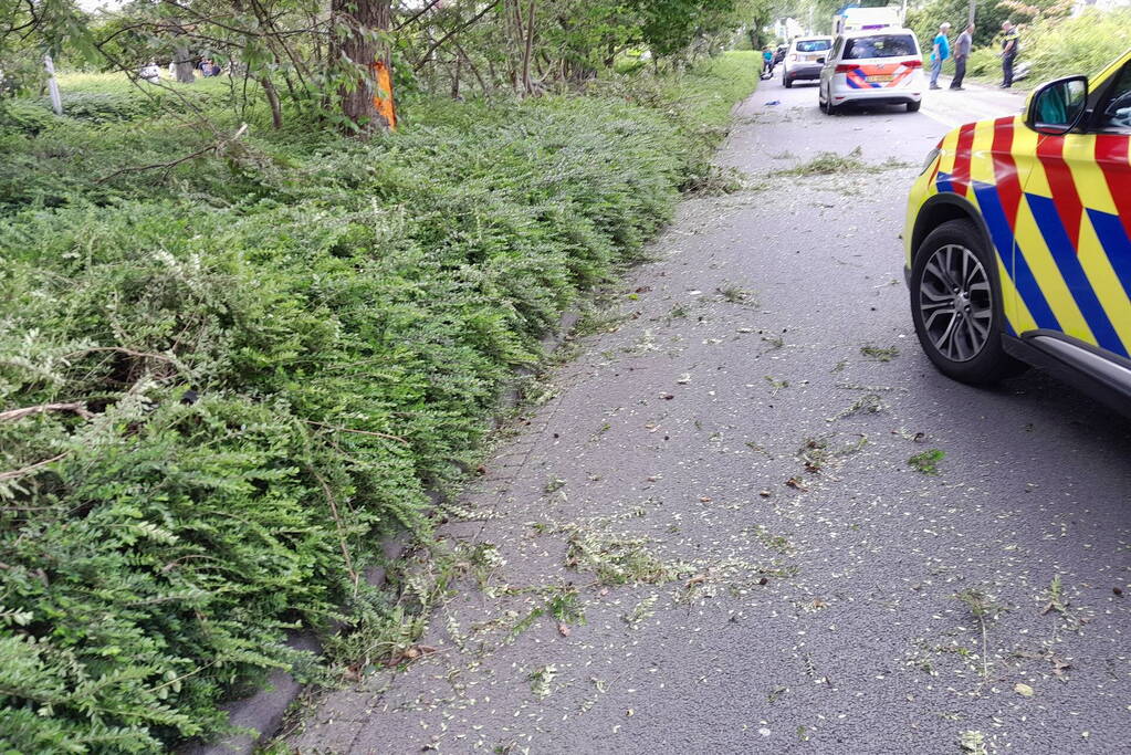 Motorrijder slaat over de kop