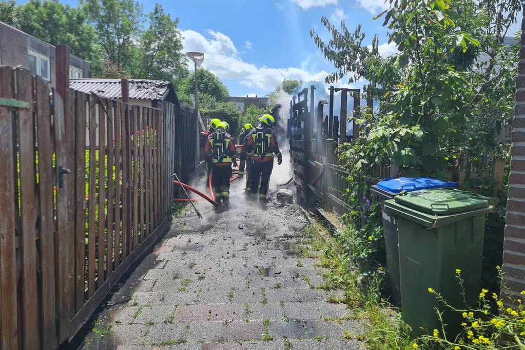 Schuur en schuttingen verwoest vanwege brand