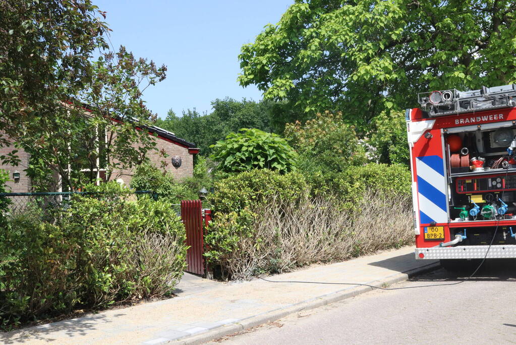 Brandweer doet onderzoek naar gaslucht in woning