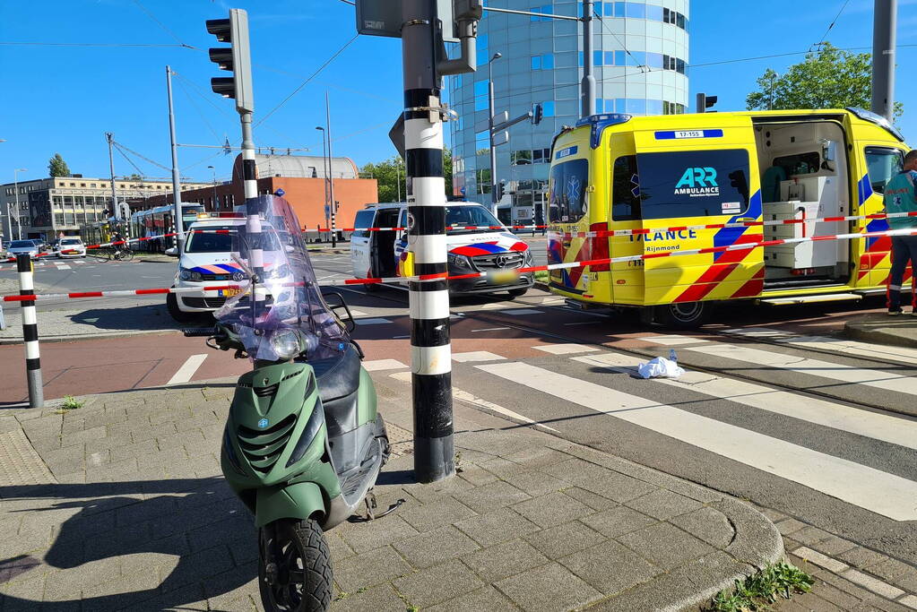 Scooterrijder gewond bij botsing met auto