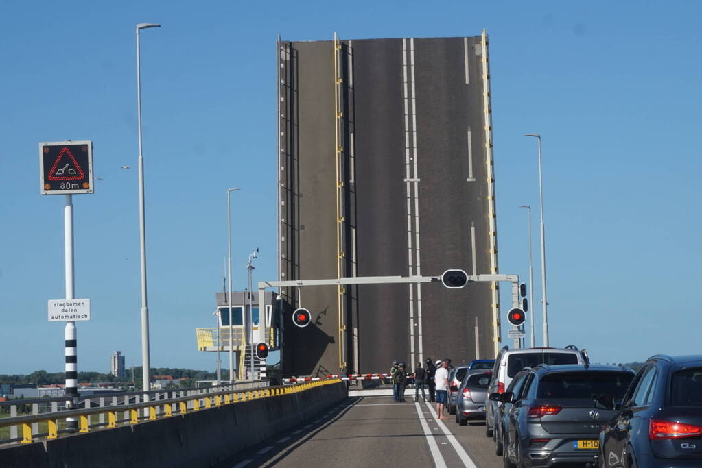 Grote verkeershinder door storing Zeelandbrug