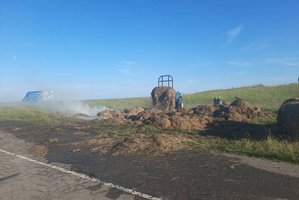 Meerdere hooibalen in brand