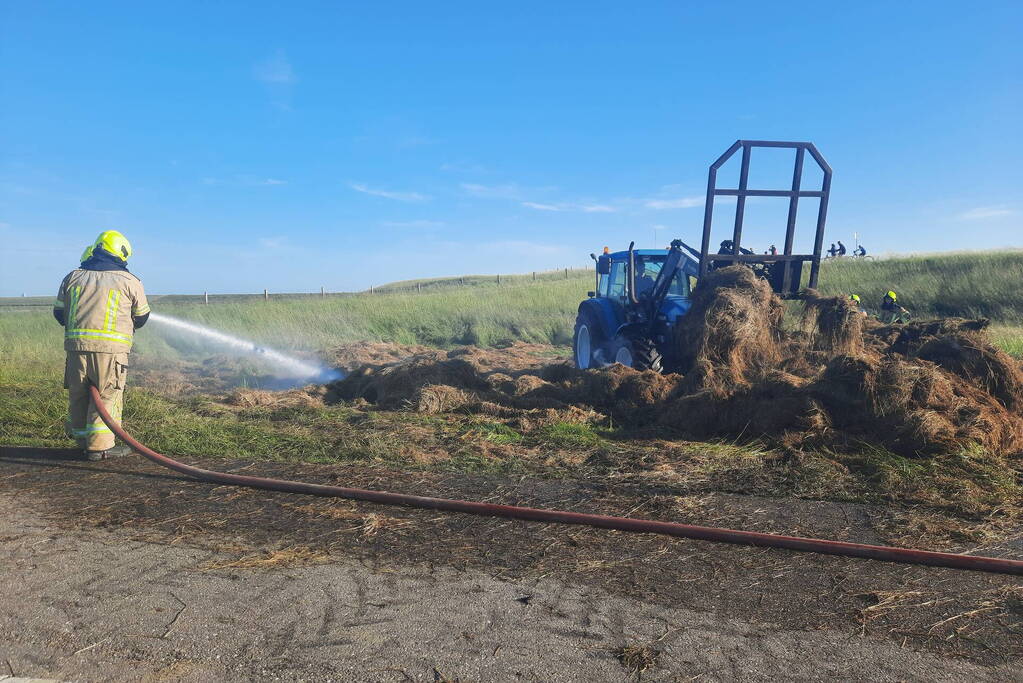 Meerdere hooibalen in brand