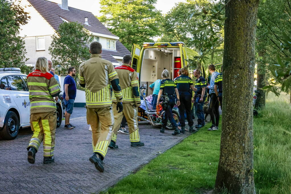 Personen op rolstoelfiets raken te water