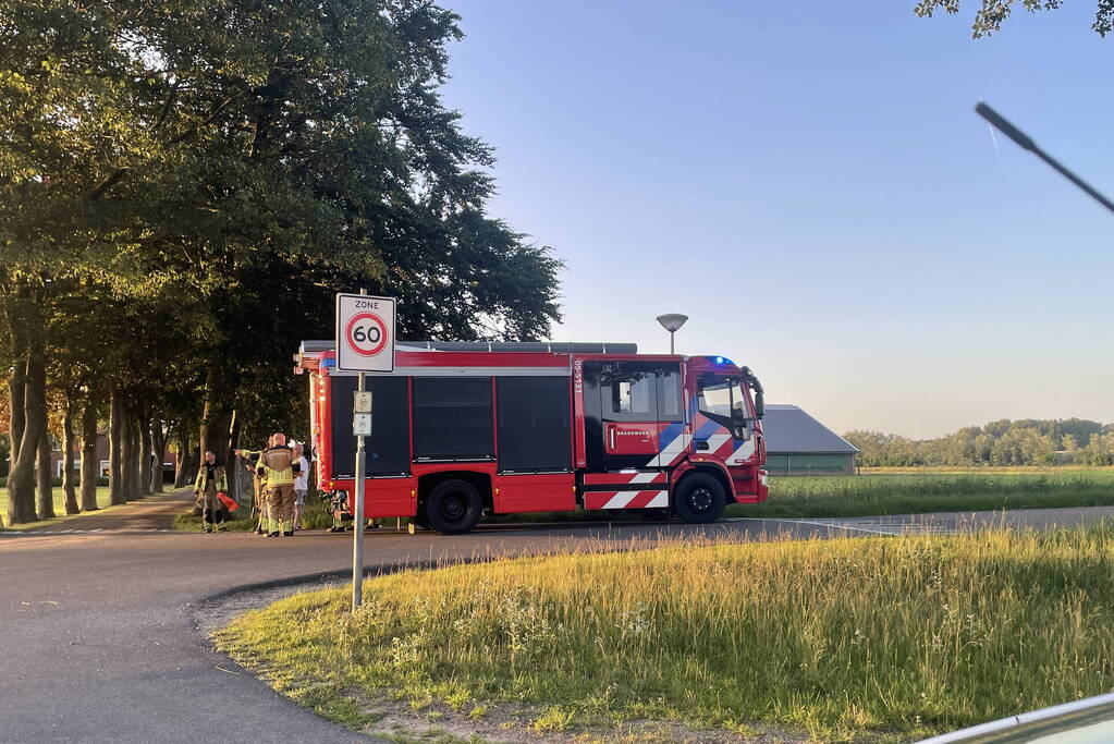Politie-auto flink beschadigd door klap tegen drempel