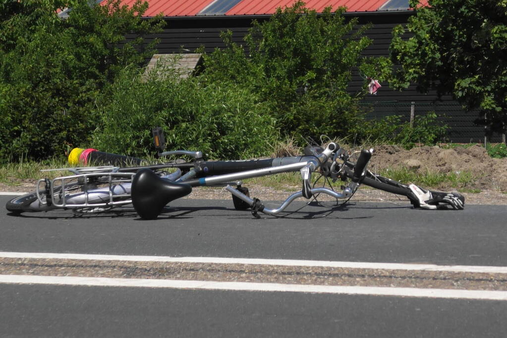 Motorrijder en fietser gewond bij aanrijding