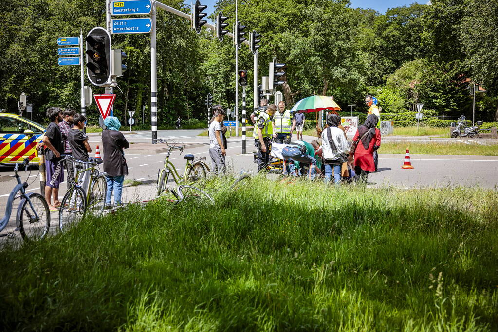Kind op fiets aangereden door auto
