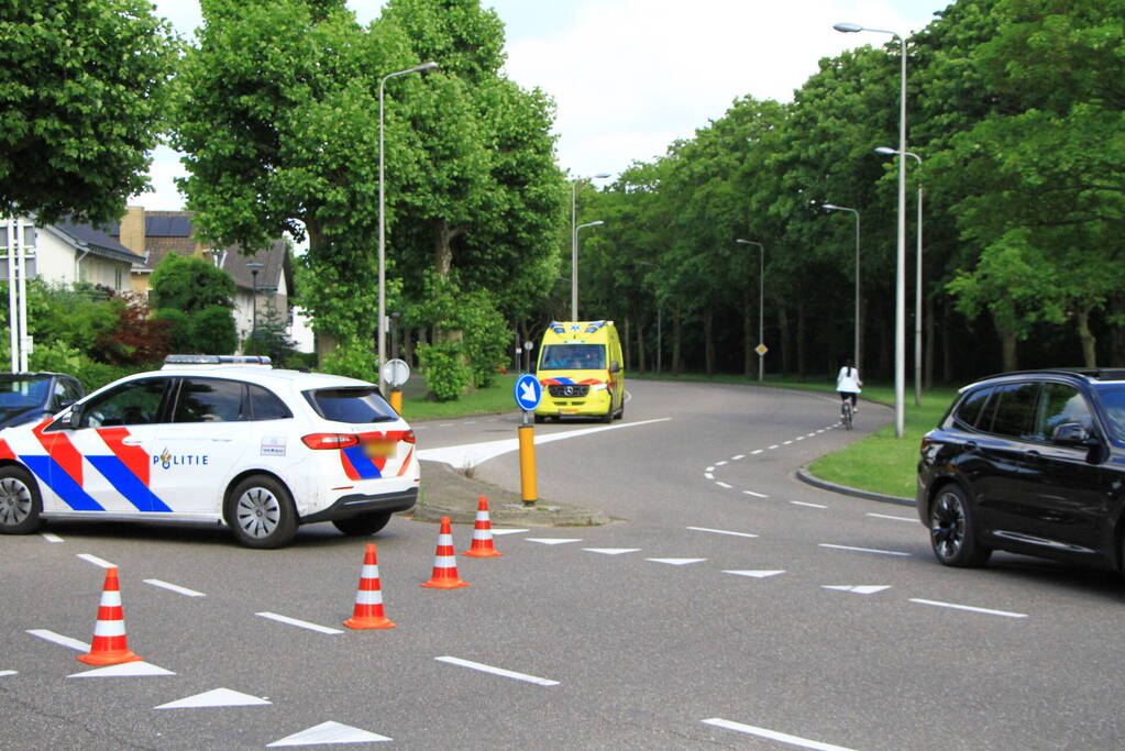 Bestuurder rijdt door na aanrijding met fietsster
