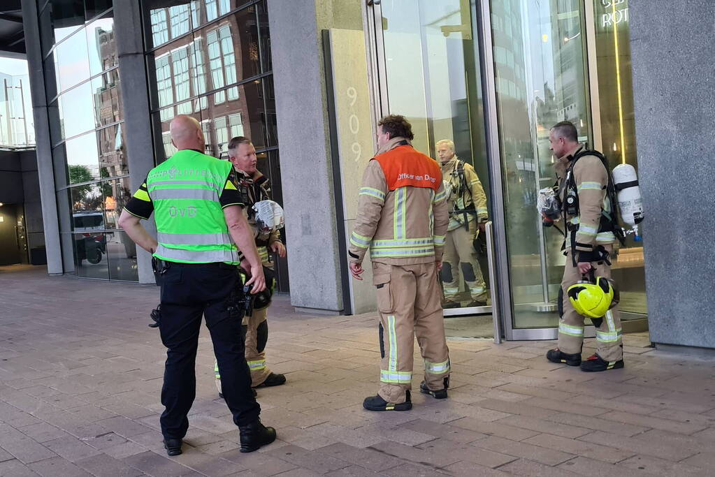 Garage World Port Center onder water door sprinkler