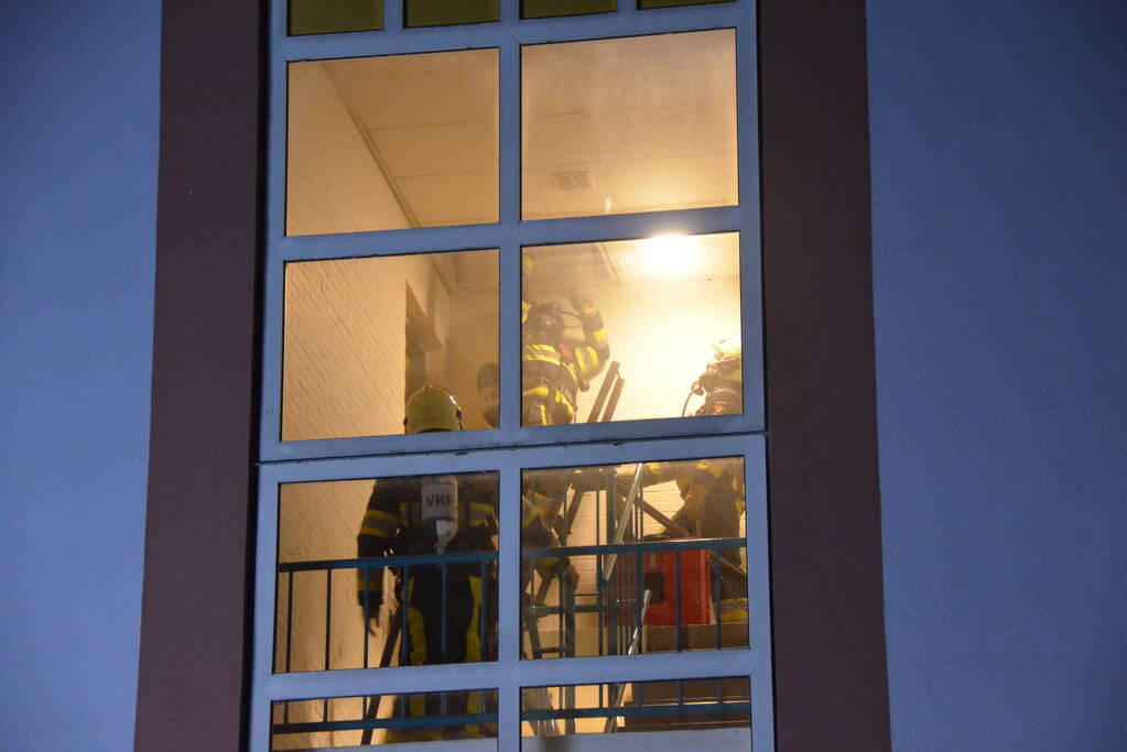 Flatwoningen ontruimd vanwege brand