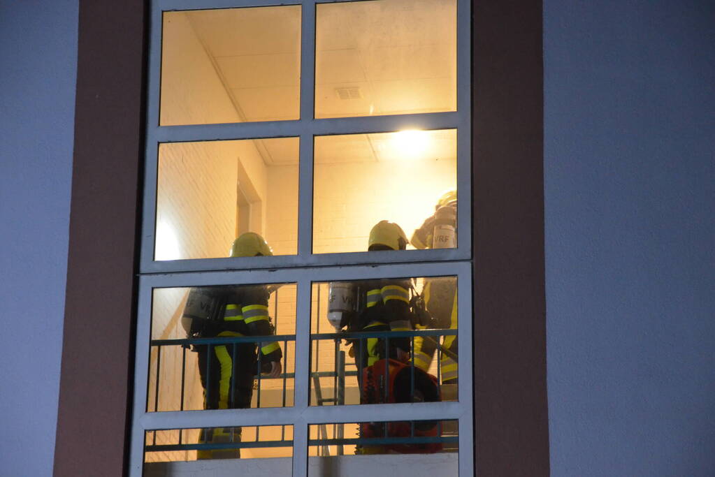 Flatwoningen ontruimd vanwege brand