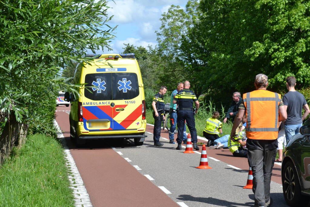 Moeder en kind ernstig gewond bij verkeersongeval