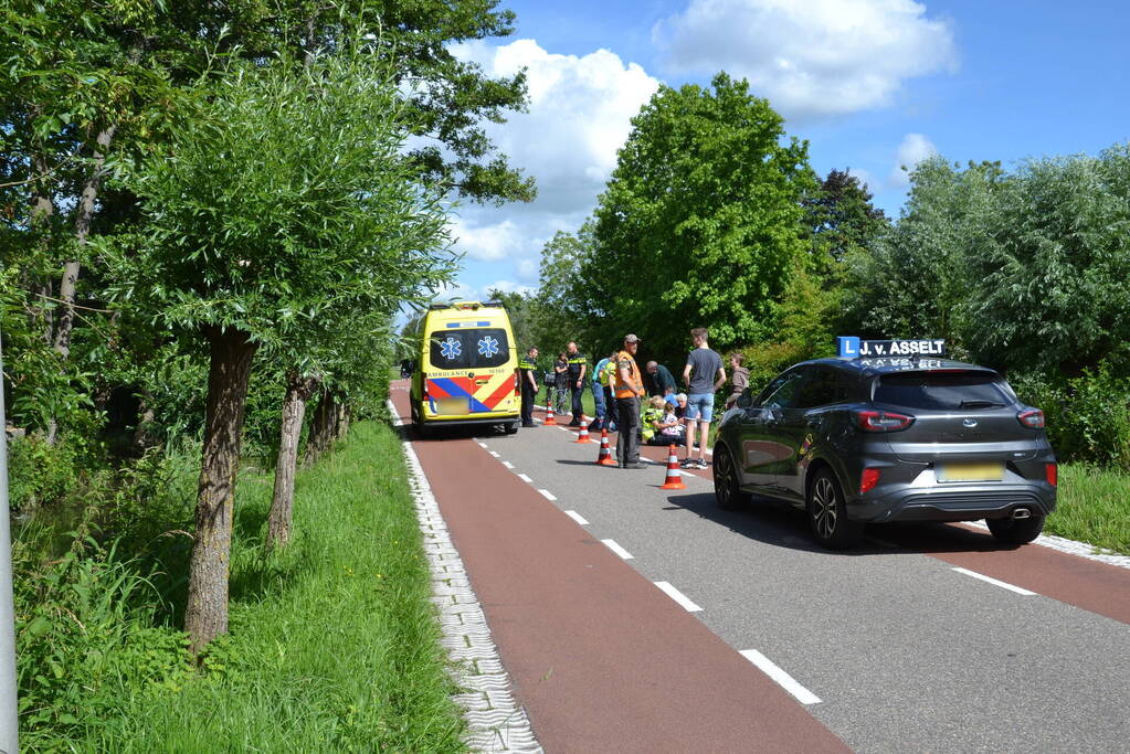 Moeder en kind ernstig gewond bij verkeersongeval