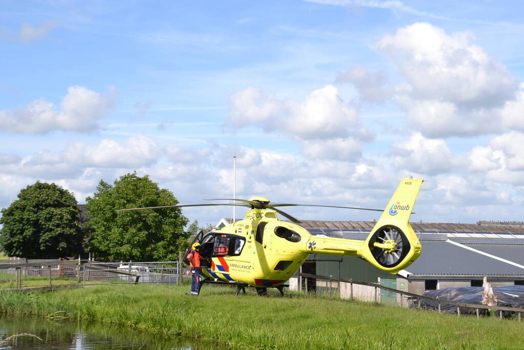 Moeder en kind ernstig gewond bij verkeersongeval