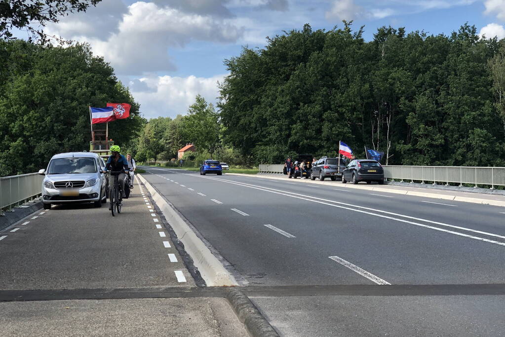 Boeren vragen aandacht op viaduct