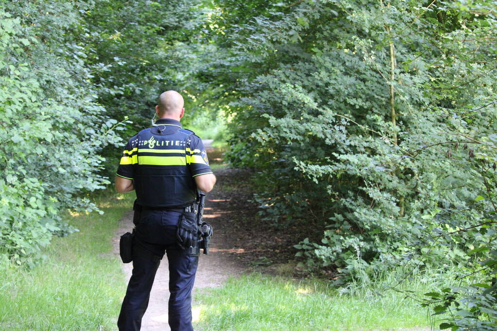 Bosgebied groots afgezet vanwege politieactie