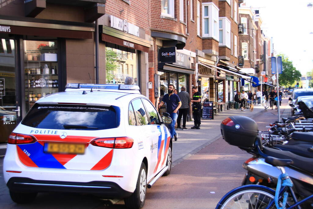 Geld buit gemaakt na overval op winkel