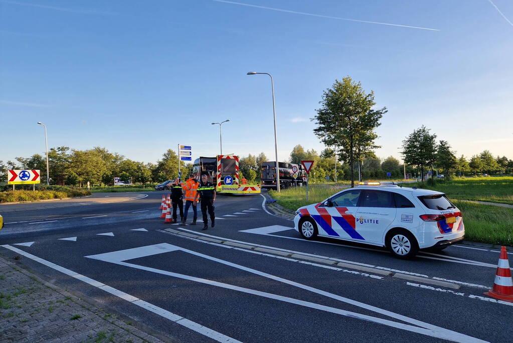 Meerdere wegen afgesloten door oliespoor