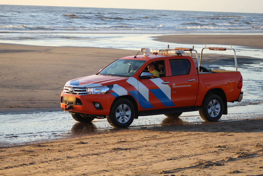 Hardloper onwel op strand