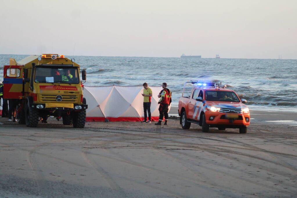 Hardloper onwel op strand
