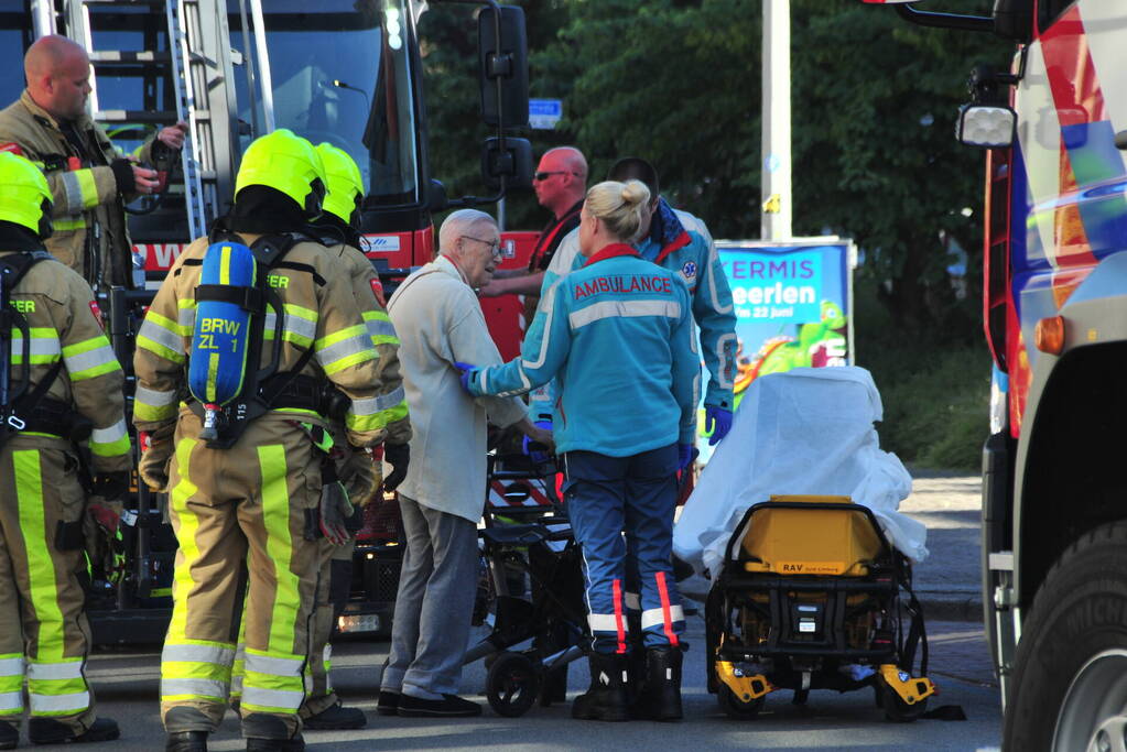 Personen uit brandende bovenwoning gered