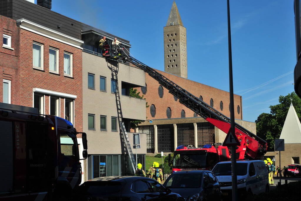 Personen uit brandende bovenwoning gered