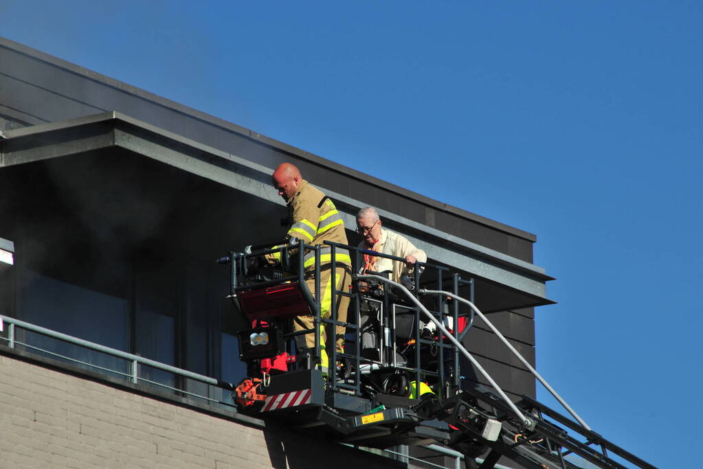 Personen uit brandende bovenwoning gered