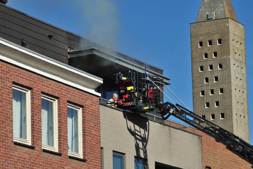 Personen uit brandende bovenwoning gered