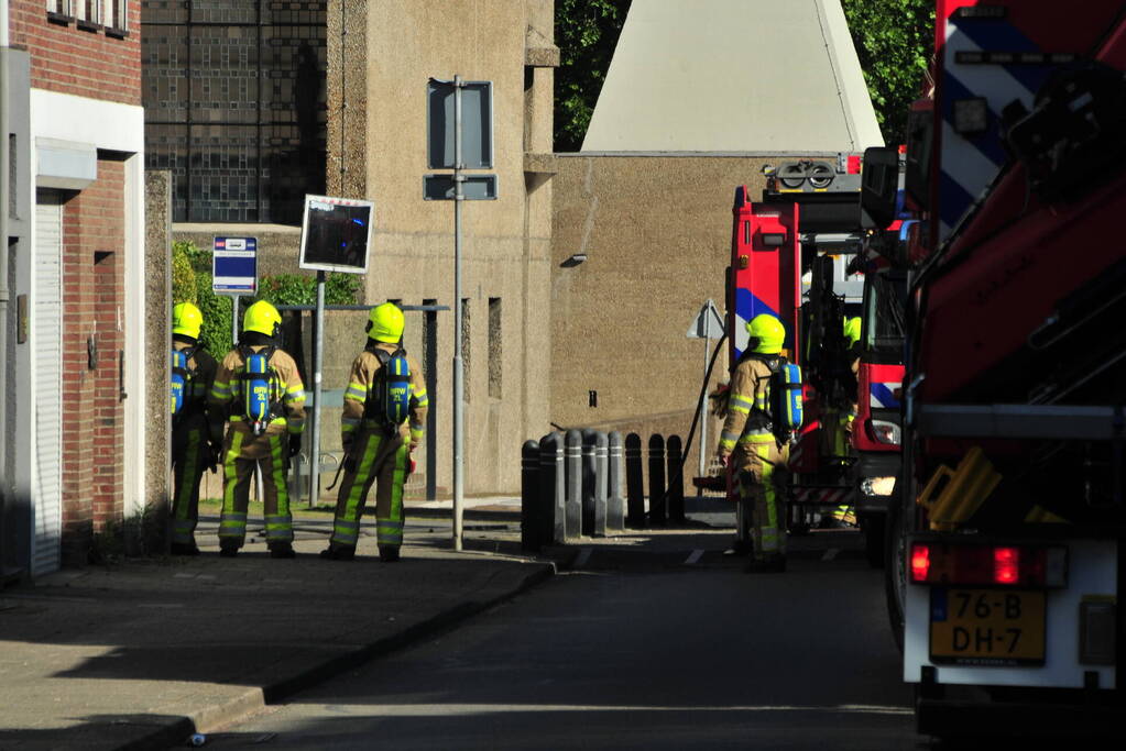 Personen uit brandende bovenwoning gered