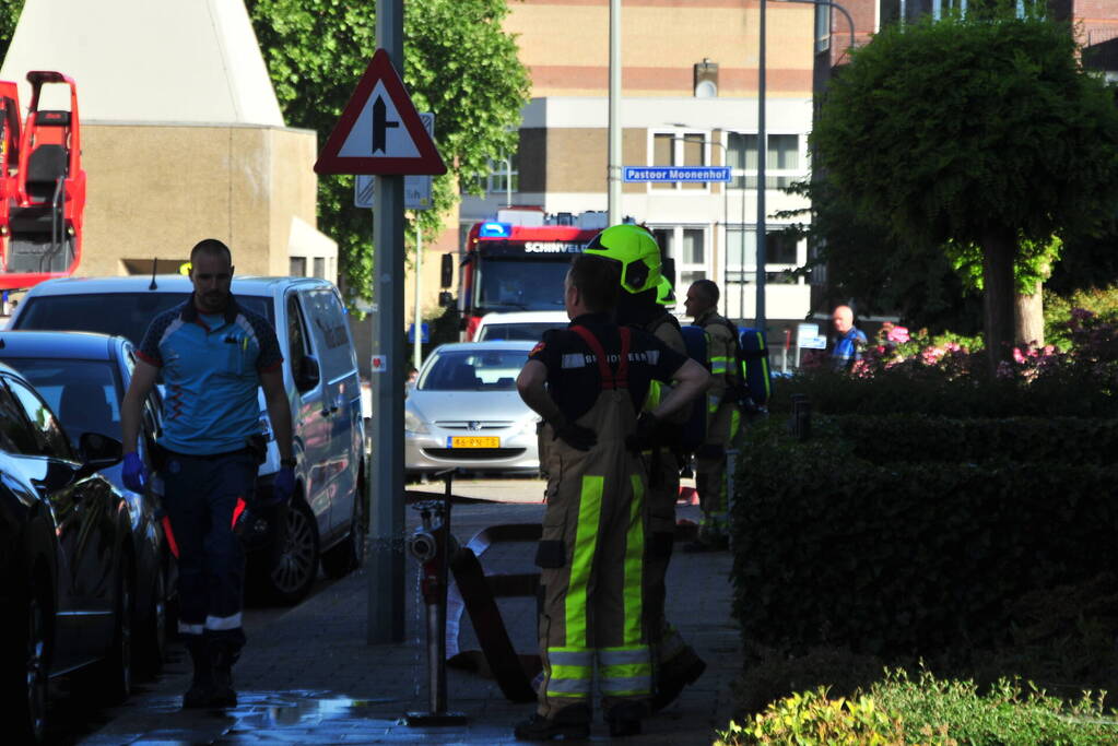 Personen uit brandende bovenwoning gered