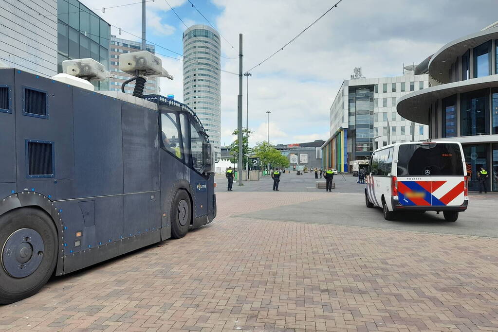 Grootscheepse ME oefening bij Johan Cruijff ArenA