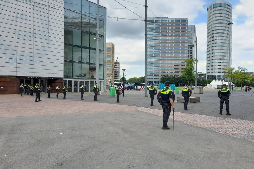 Grootscheepse ME oefening bij Johan Cruijff ArenA