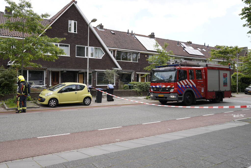 Brandweer doet metingen vanwege gaslucht