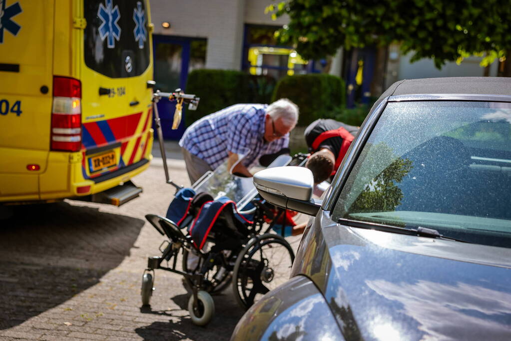 Traumahelikopter landt op voetbalveld ASC Nieuwland