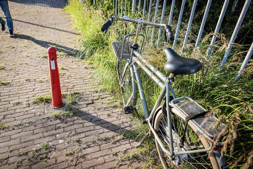 Vrouw gewond bij aanrijding op fietspad