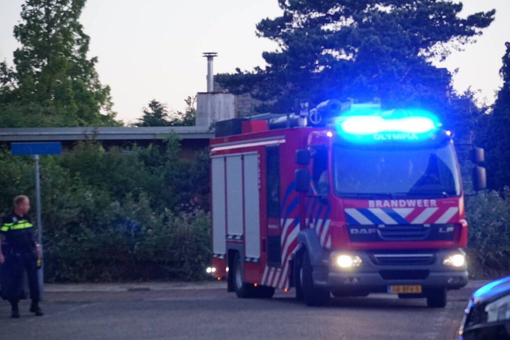 Auto brandt volledig uit