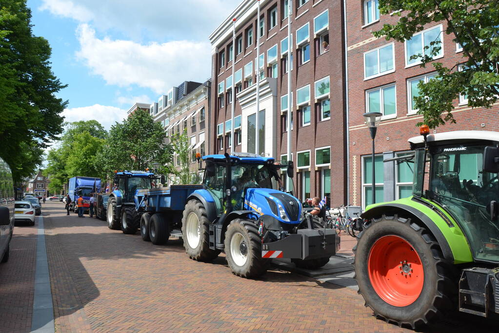 Boerenprotest bij gemeentehuis